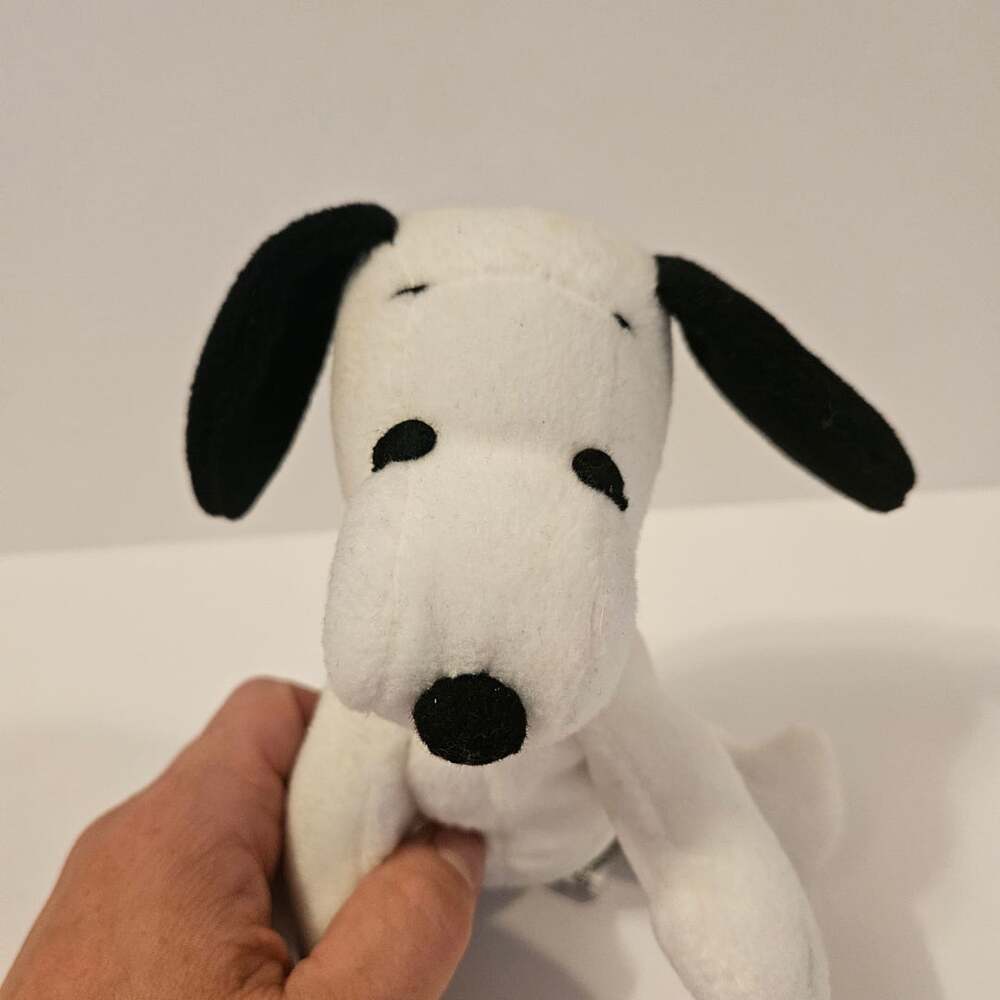 Vintage Determined Productions Snoopy Plush Laydown Peanuts 6" Collar 04WH-10984
